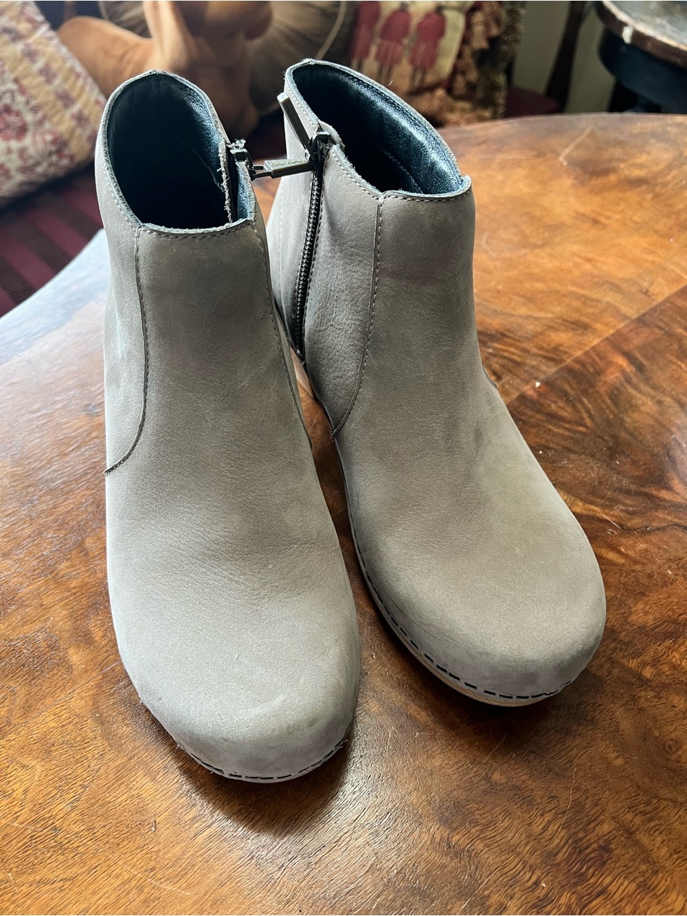 🦋 NWOT Dansko Gray Suede Ankle Booties with Side Zip size 6.5/7